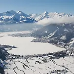 Romantikhotel Zell Am 4*