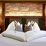Romantikhotel Zell Am 4*