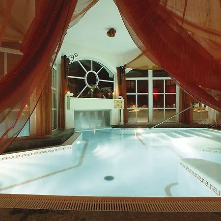 Romantikhotel Zell Am צל-אם-זי