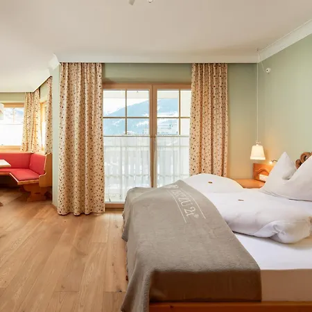 Hotel Romantikhotel Zell Am 4*