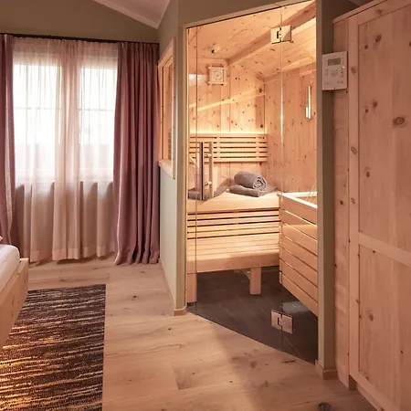 Romantikhotel Zell Am 4*