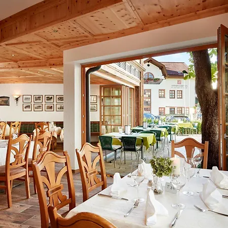 Готель Romantikhotel Zell Am 4*