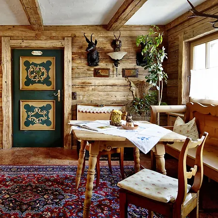 Готель Romantikhotel Zell Am