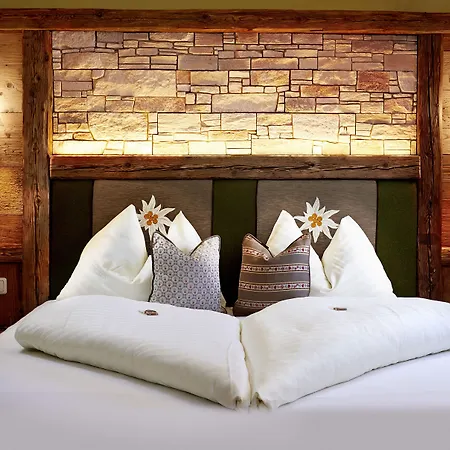 Romantikhotel Zell Am 4*