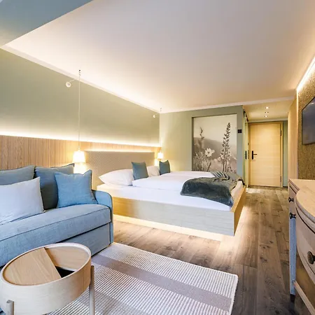 Готель Romantikhotel Zell Am