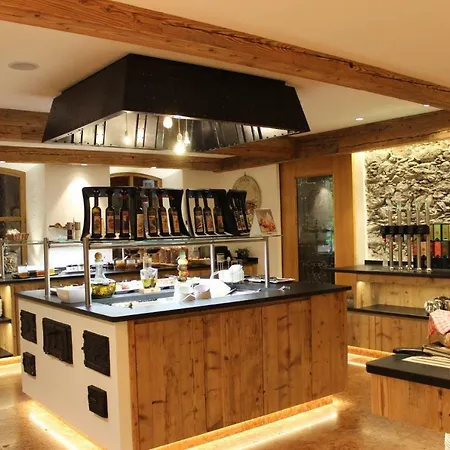 Romantikhotel Zell Am 4*